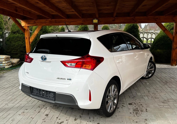 Toyota Auris cena 42000 przebieg: 237000, rok produkcji 2013 z Częstochowa małe 211
